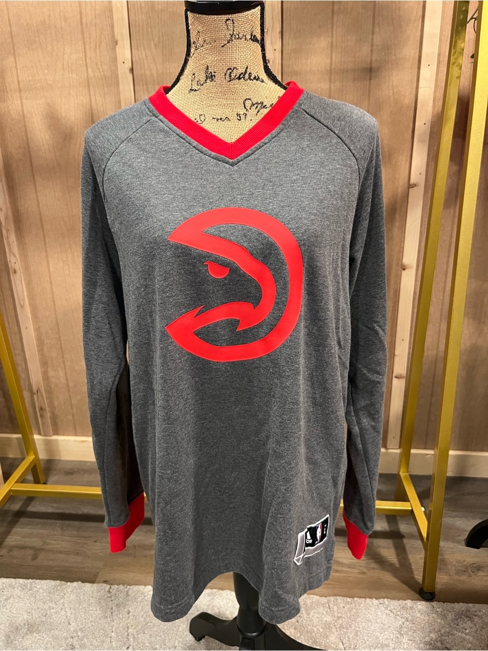Atlanta Hawks Long-Sleeve V-Neck sweatshirt